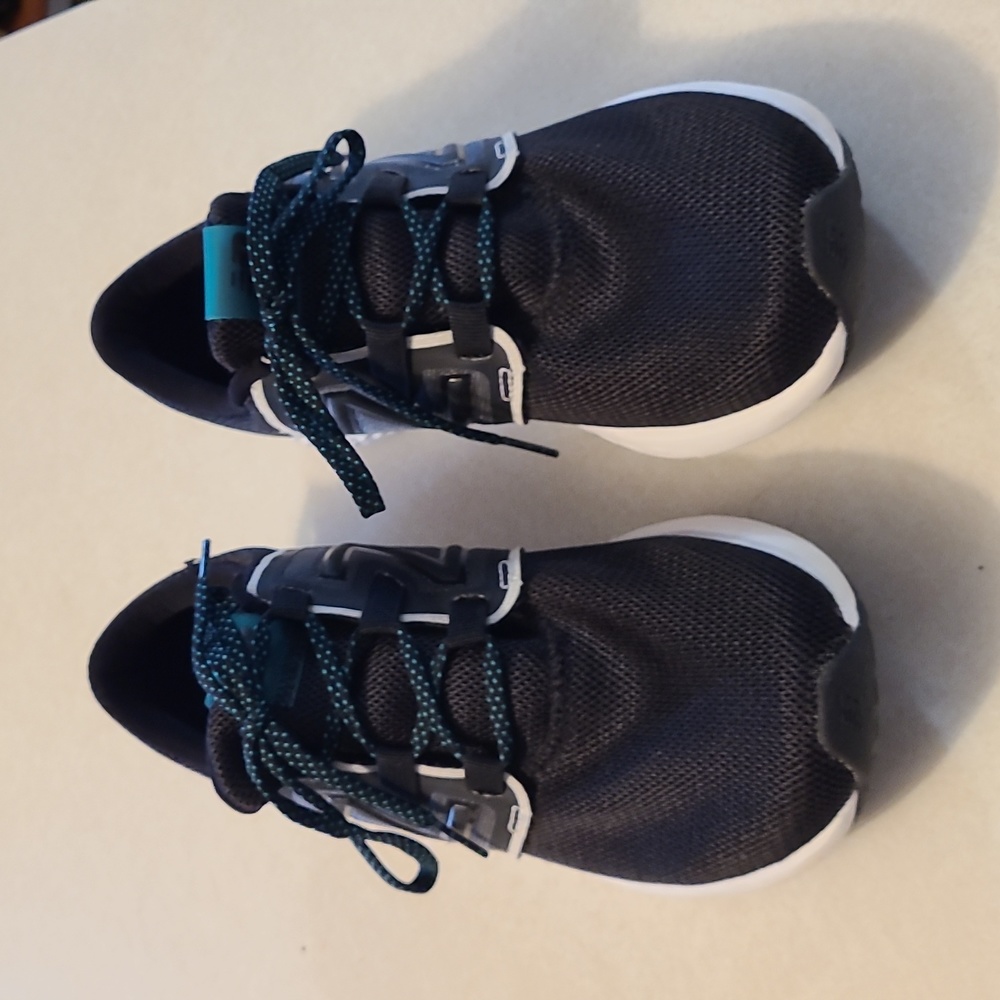 New balance size 9 walking shoes